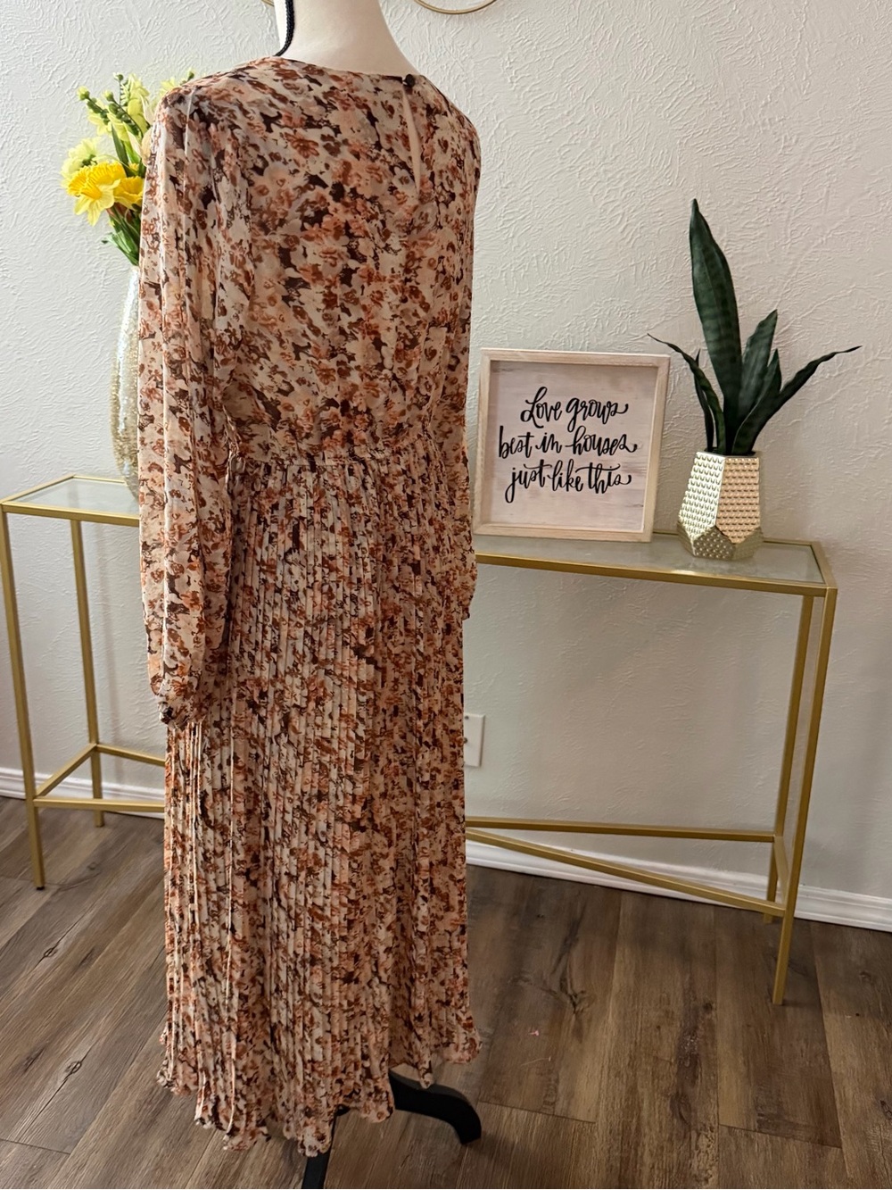 Hayden Floral Pleated Midi Dress - Pink Tan - Picture 5 of 7